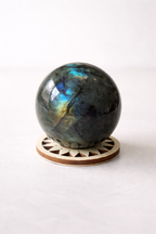 Sphère labradorite avec support