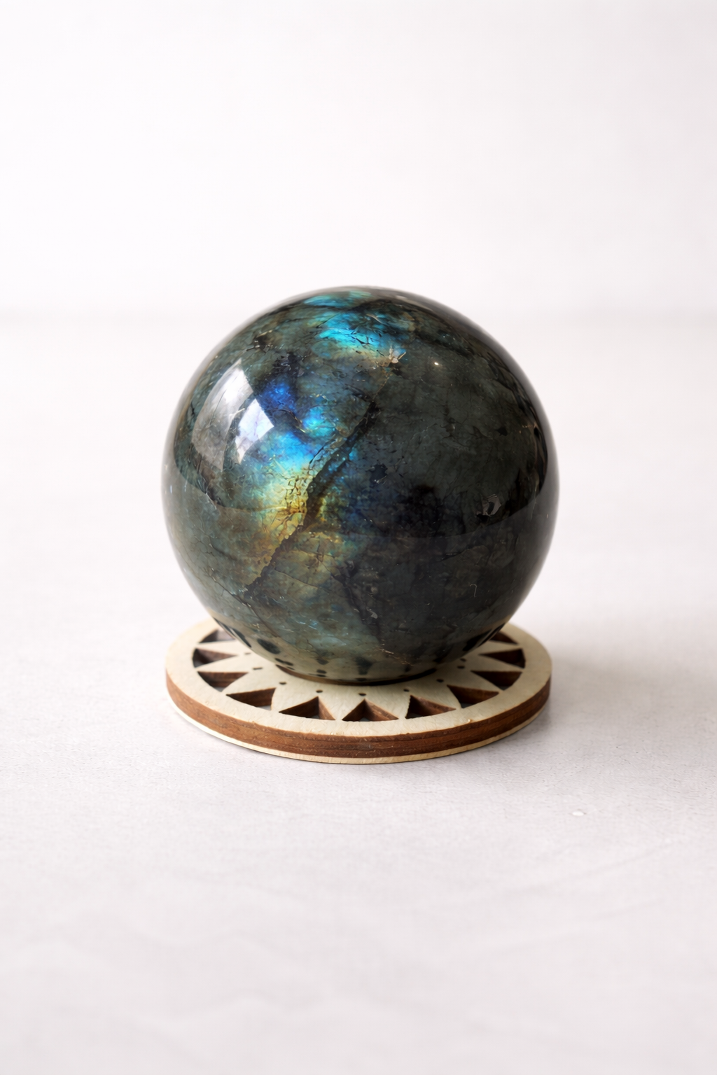 Sphère labradorite avec support