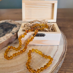 Coffret bébé - parure en ambre véritable - collier + bracelet - modèle 002N