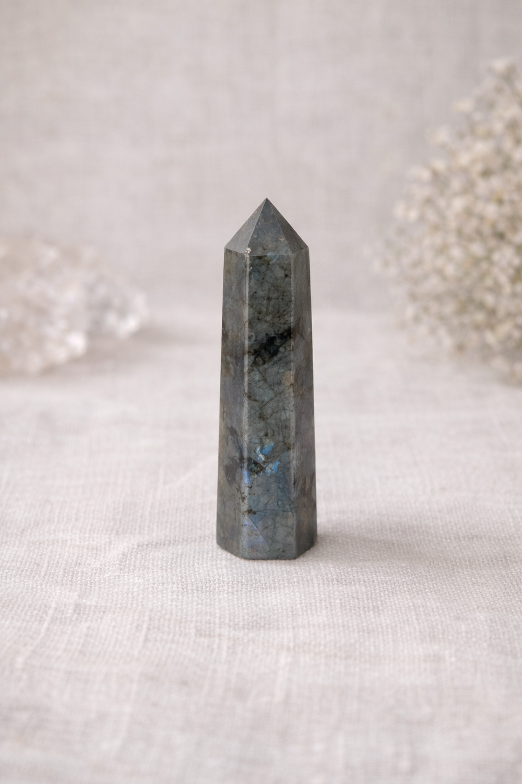 Pointe polie facettée en Labradorite – 6 faces