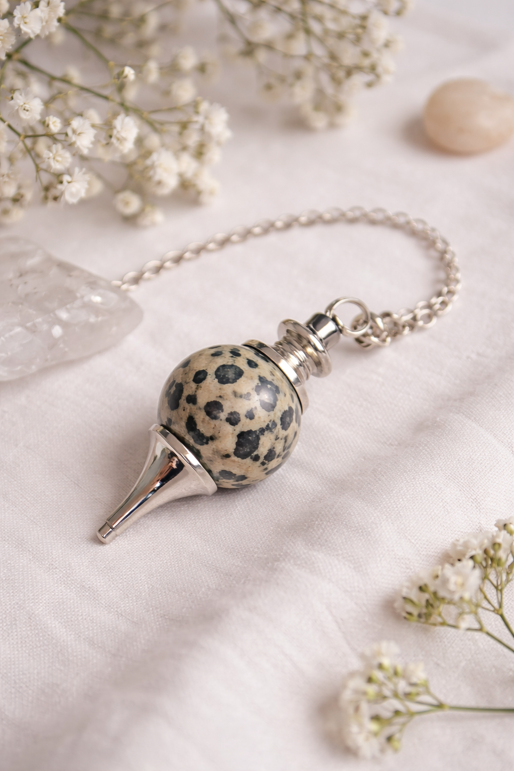 Pendule sphérique en jaspe dalmatien