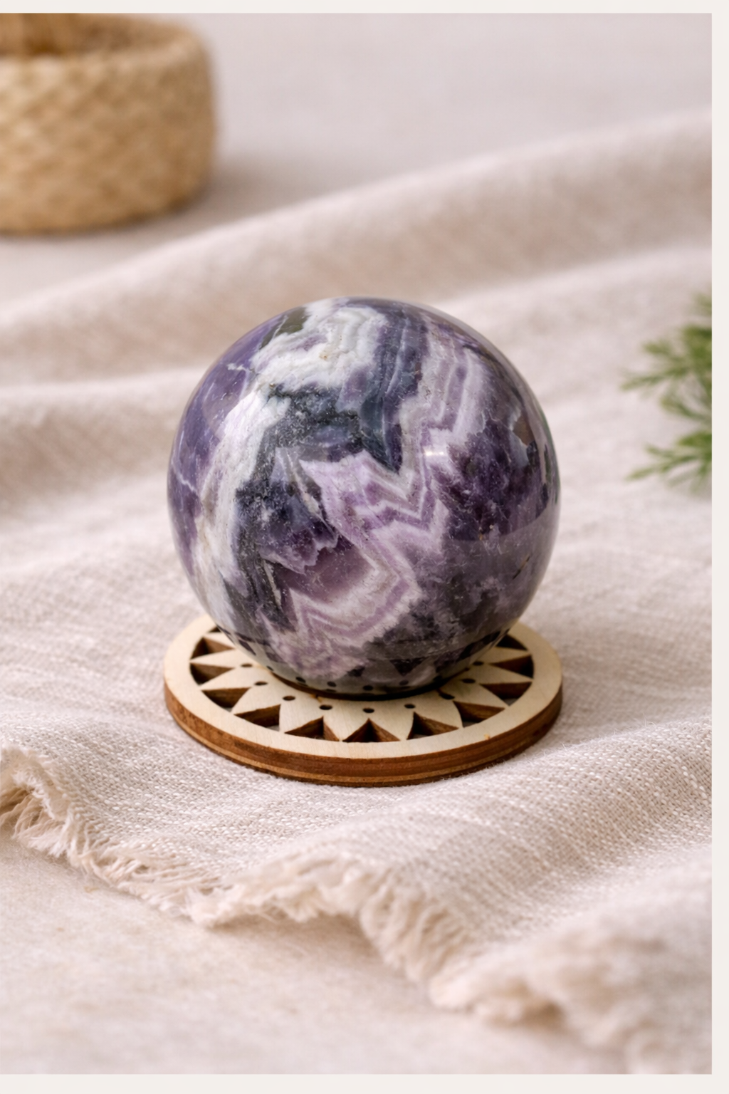 Sphère en Améthyste Chevron – 5 à 5,5 cm